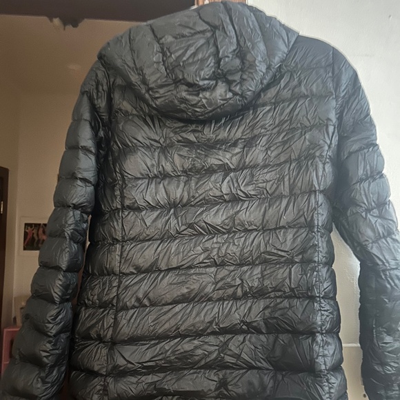 Aritzia TNA superlight packable - Picture 3 of 3